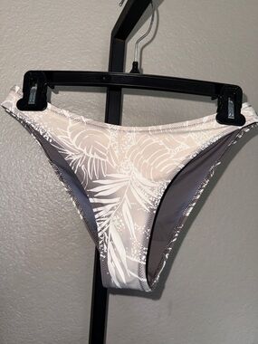 Vuori Tropical Print Classic Bikini Bottom - Gray & Cream
